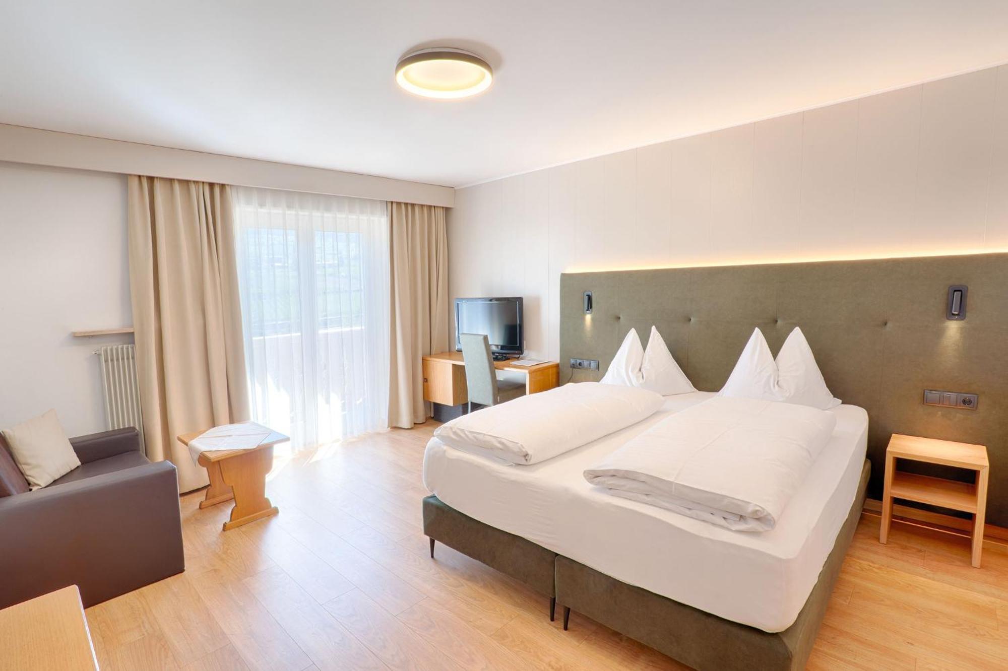 Hotel Lamm นาตูร์โน ภายนอก รูปภาพ
